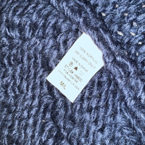 Hayden Los Angeles Blue Heart Pattern Chunky Knit Cardigan - Women’s Size Medium - Picture 7 of 7